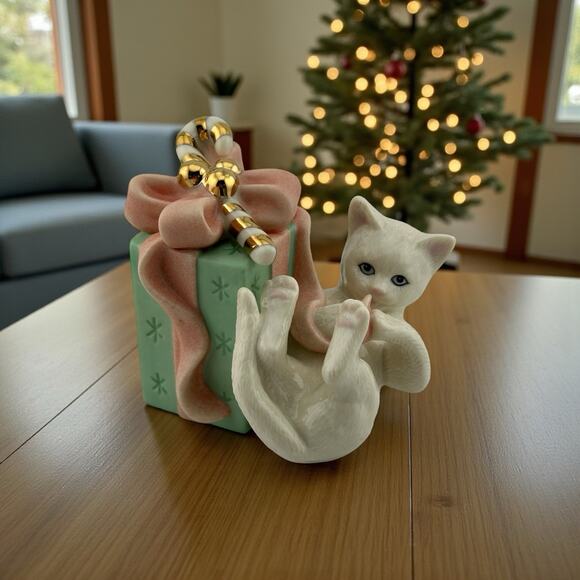 Lenox China "Presently Curious" Cat w/ Holdiay Gift Figurine COA NIB - Picture 1 of 10